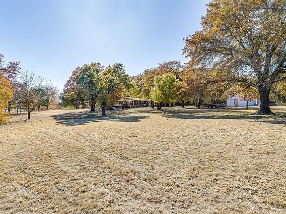 3rd image of 107 Oak Creek Dr