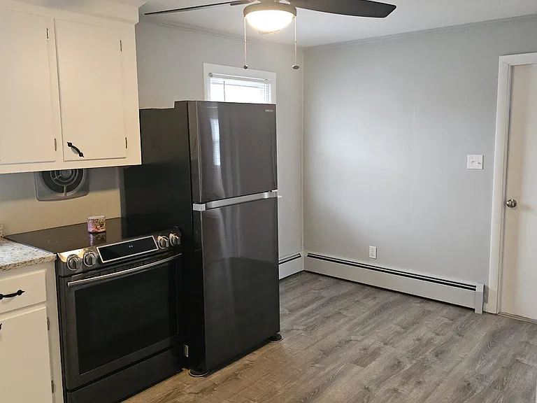 111 McNeil St — Photo 2