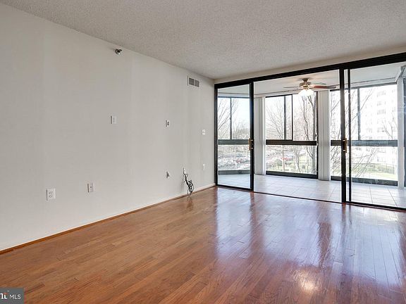 2nd image of 1001 N Randolph St APT 313