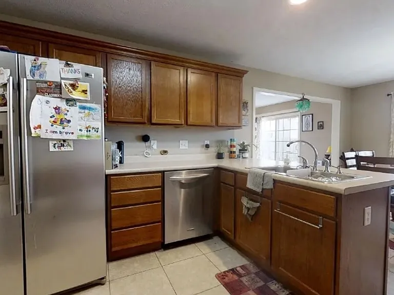 206 Gentian St — Photo 8