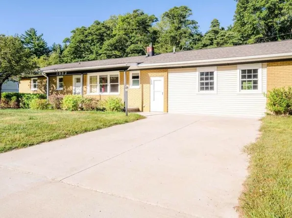1082 Louis Dr, Benton Harbor, MI 49022