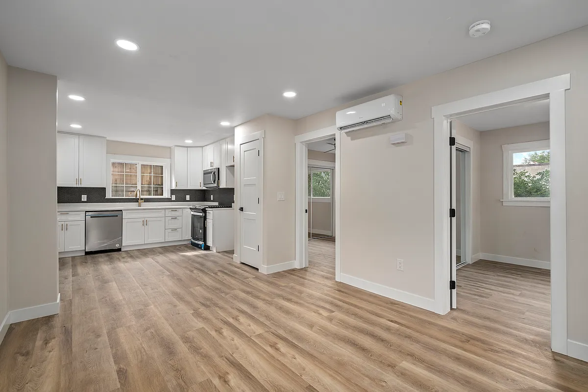 Building Photo - 948 S James Ct