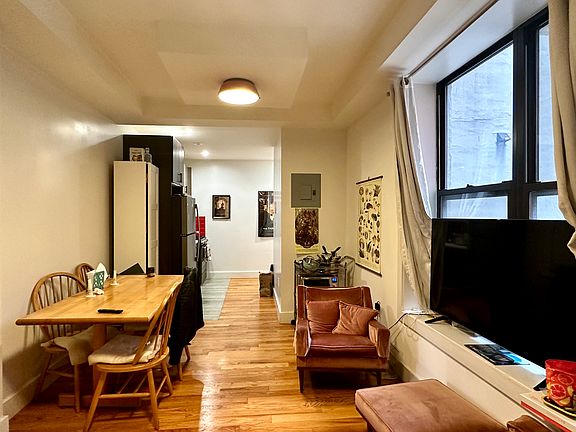 4th image of 279 Kosciuszko St #105