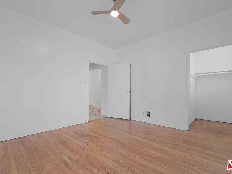 2452 W 18th St — Photo 15