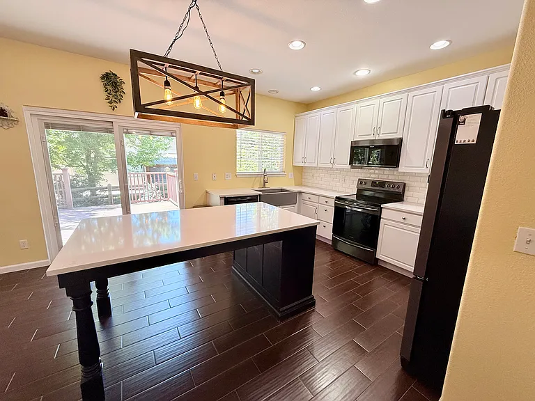 6047 S Walden Ct — Photo 8