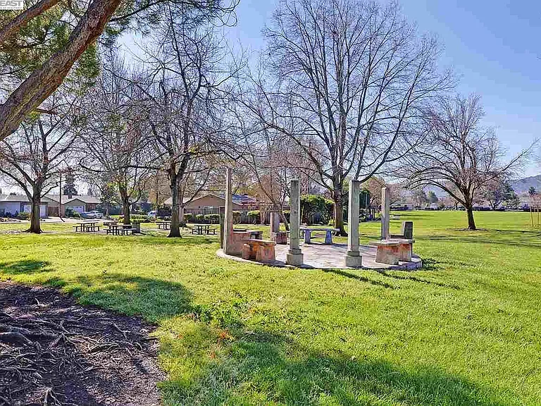 8164 Cardiff Dr — Photo 22