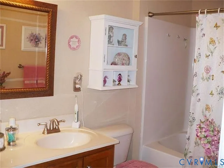 11409 Friars Walk Ct — Photo 22