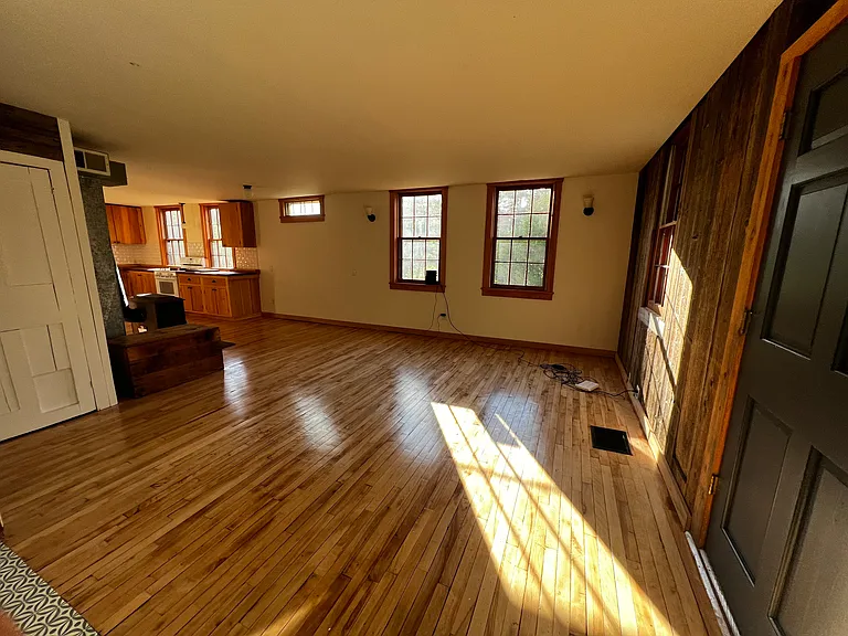 1904 W Hill Rd — Photo 5