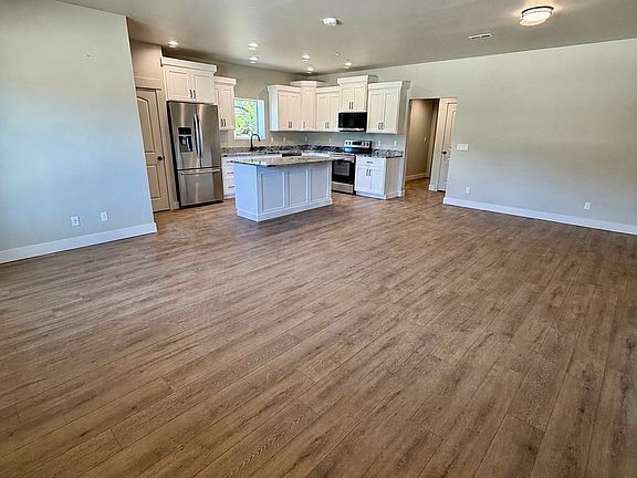 3rd image of 192 Trail Dr #1
