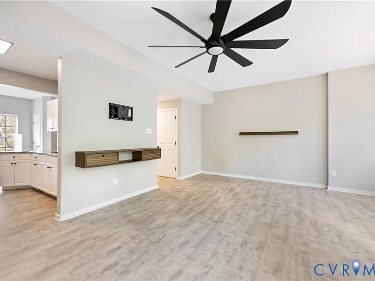 2805 Queensland Dr — Photo 9