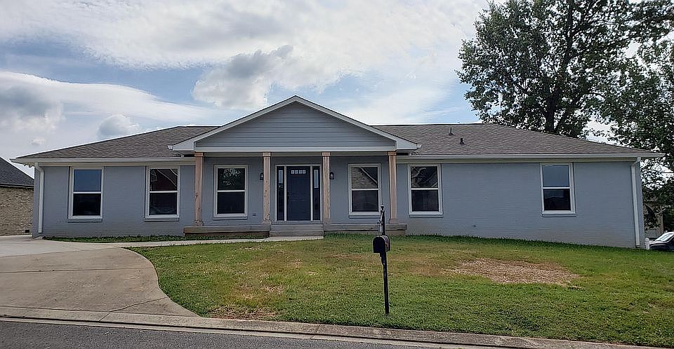 1st image of 410 Tamarac Dr