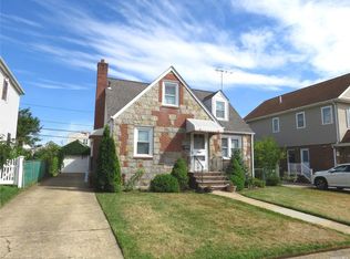 262 Brown St, Mineola, NY 11501