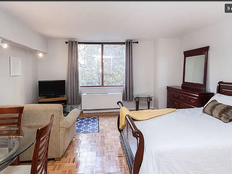 393 W 49th St #2V — Photo 2