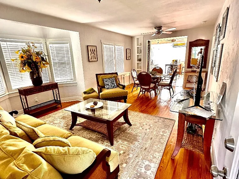 136 S Oleander Ave — Photo 16