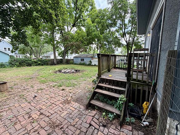 4th image of 74 Bidwell St W
