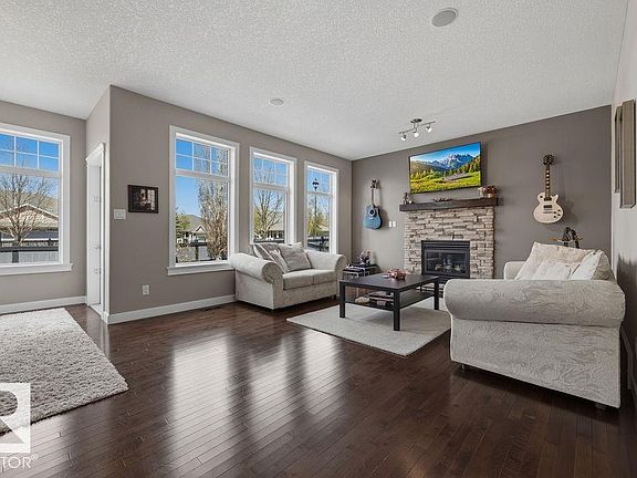 3rd image of 5 Krahn Ct