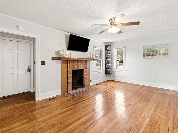 3rd image of 414 S Maple St