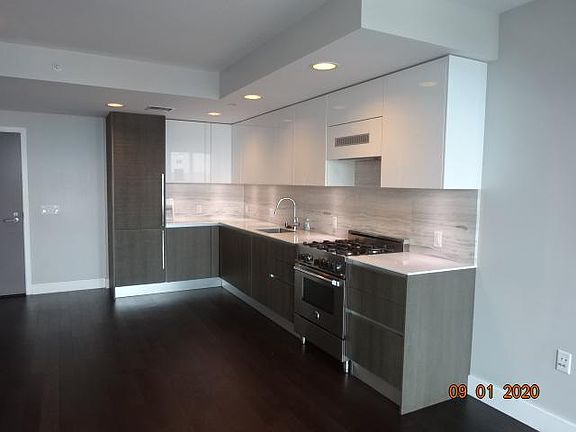 4th image of 8 Buchanan St Unit 610