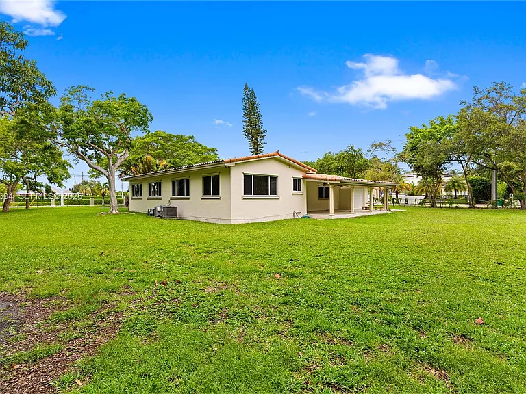 6801 SW 102nd Ave — Photo 34