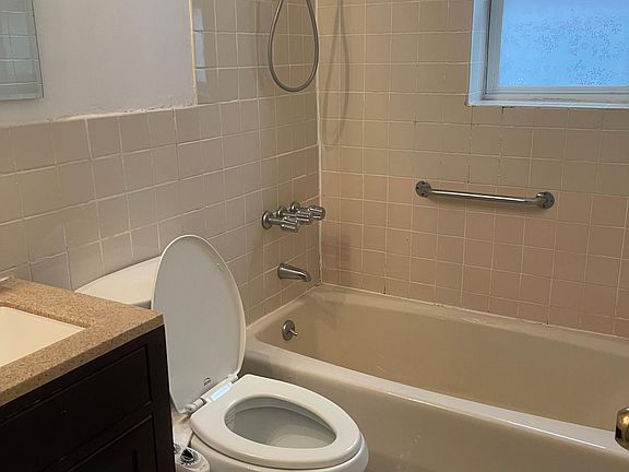2nd image of 2956 Randall Ave Floor 1