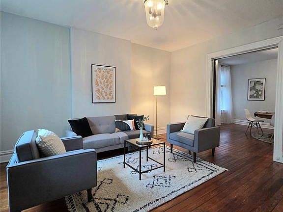 3rd image of 4246 Botanical Ave