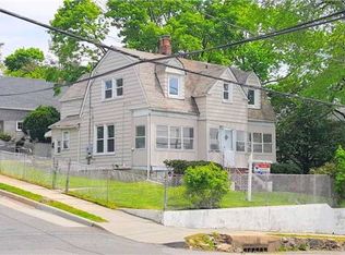 16 Hill St, Glen Cove, NY 11542
