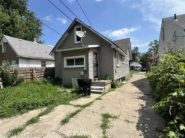 6895 Grandville Ave — Photo 4