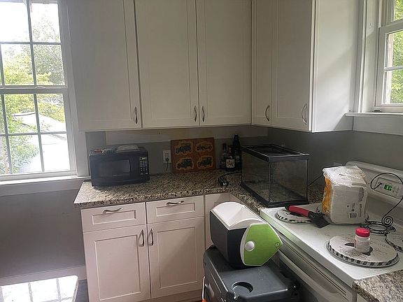 4th image of 110 Dean St