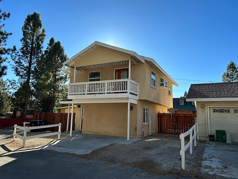 1044 Circle Ln #B — Photo 2