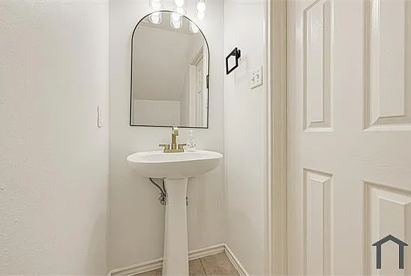 146 S Walden Elms Cir — Photo 12