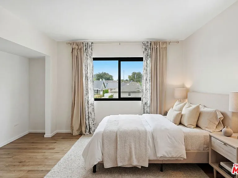 6558 Lasaine Ave — Photo 34