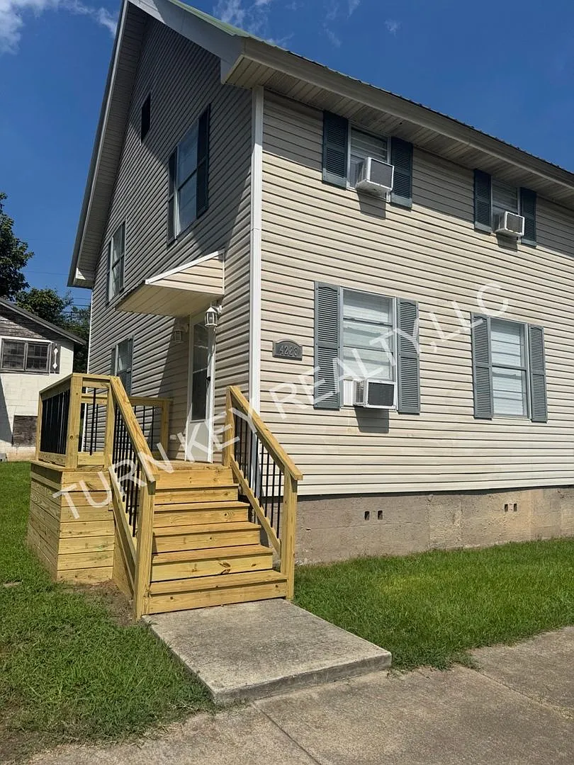 Townhome for rent in Cordova — Photo 1