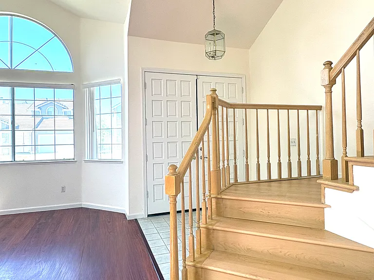 Foyer & Entrance Hall