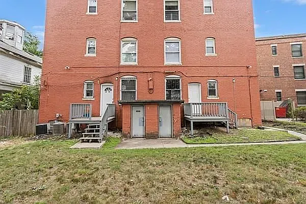 12-14 Lyndhurst St #1F — Photo 11