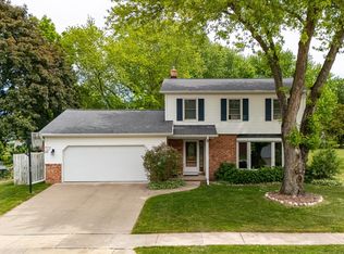1710 Arlington Dr, Oshkosh, WI 54904