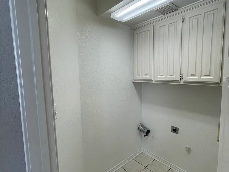425 Waterside Dr — Photo 12