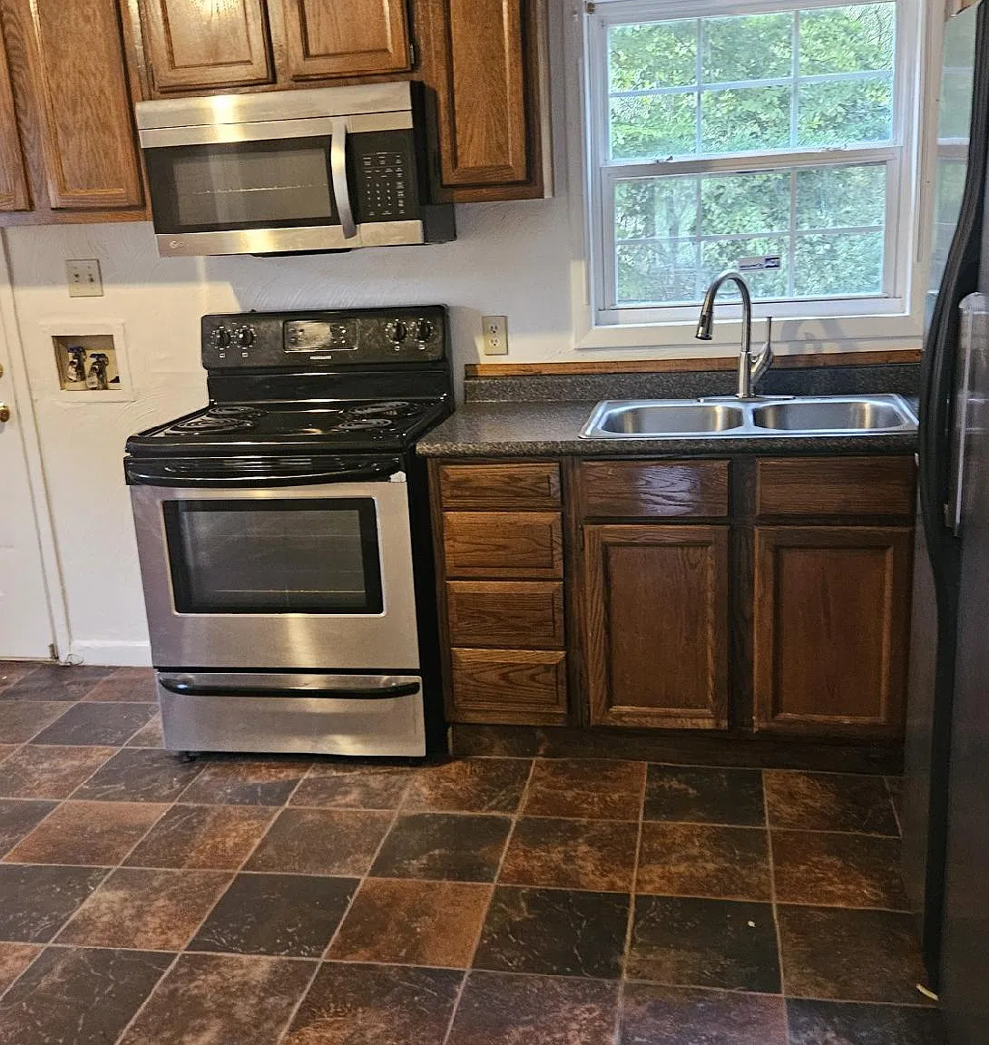4 bed, 2000 sqft, $1,700 — Photo 4