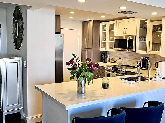 3rd image of 2821 NE 163rd St APT 2L
