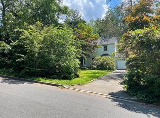 32 Rockcrest Rd, Manhasset, NY 11030