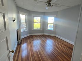 24 Chapman St, Beverly, MA
