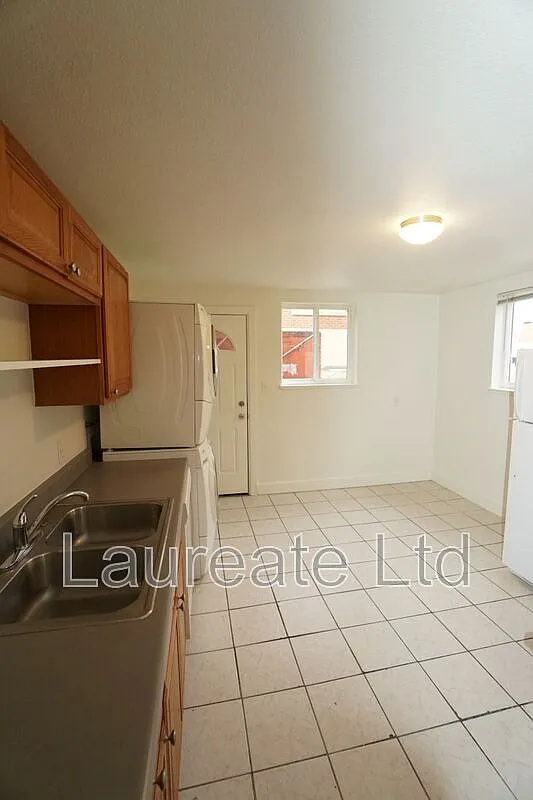 2 bed, 1.0 bath, 900 sqft, $1,350 — Photo 3