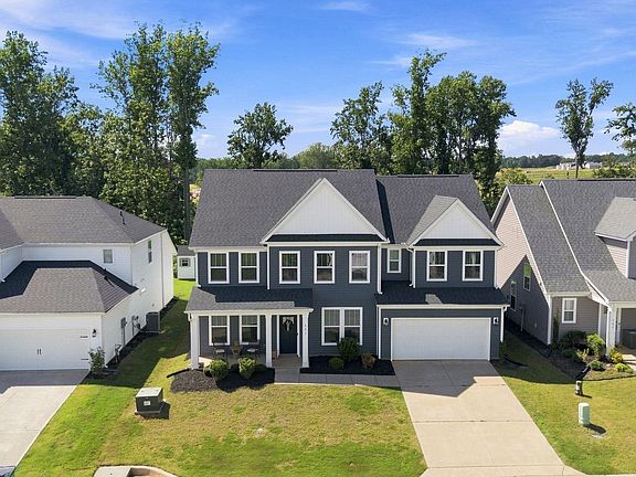 3rd image of 481 Fenwick Dr