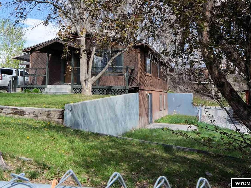 1st image of 121 Davis Ln