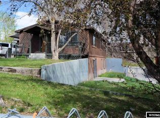 121 Davis Ln, Riverton, WY 82501