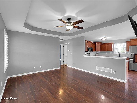 5th image of 785 Watkins Glen Way