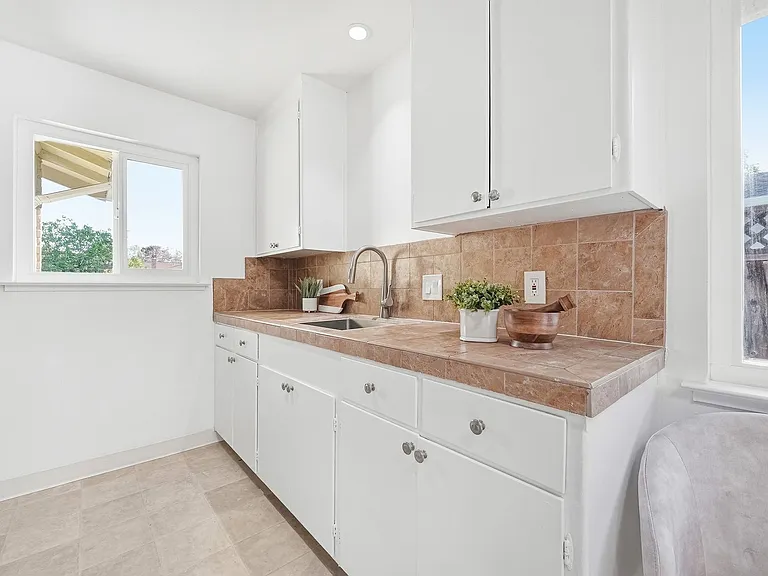 3967 Bismarck Dr — Photo 17