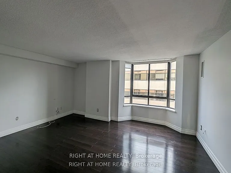 280 Simcoe St #807 — Photo 11