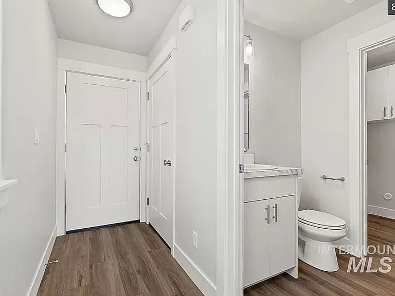 118 Holly Ave #B — Photo 4