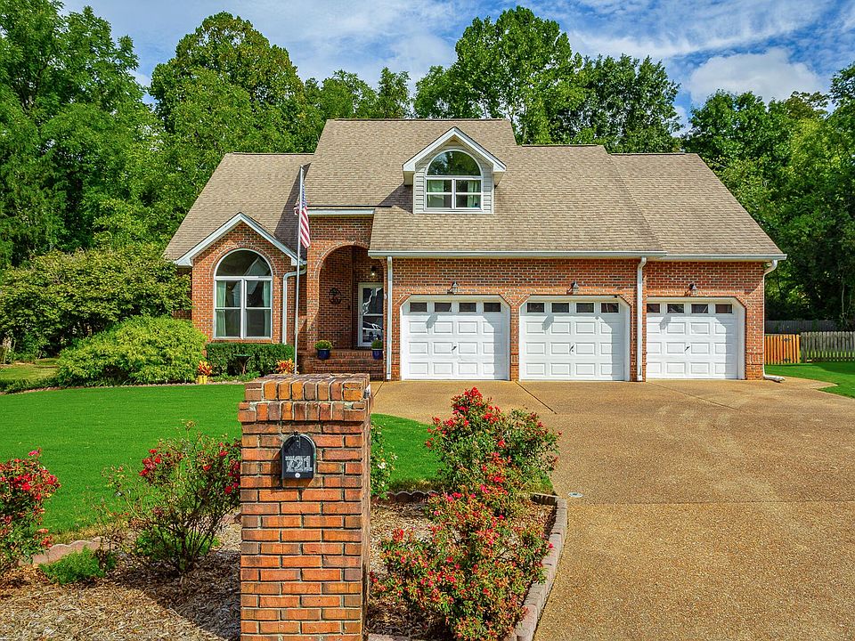 1st image of 721 Creek Dr
