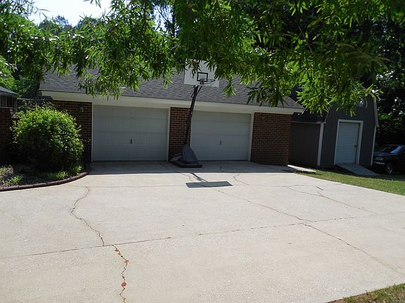 Oversized 2 car garage